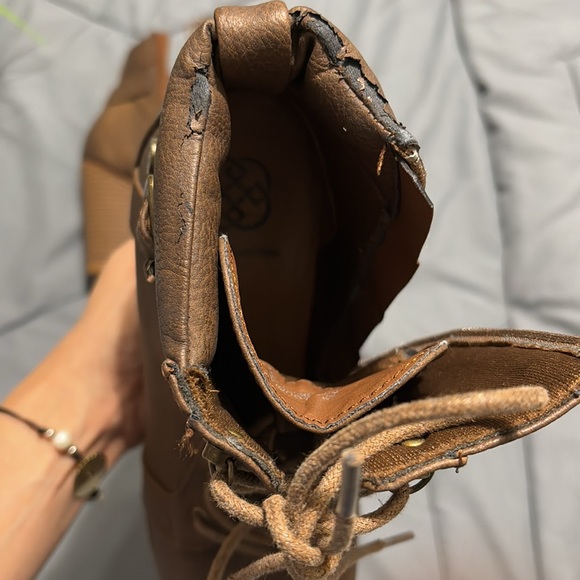 Booties 🥾 - Picture 3 of 4